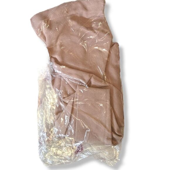 Free People Ribbed Seamless Bike Shorts in color Ballet - Picture 4 of 5